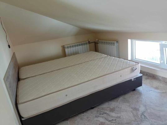 Apartment цвят бяло