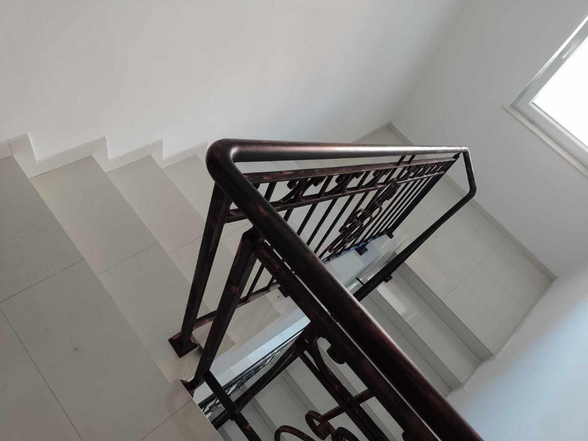 Apartment цвят бяло Sofia