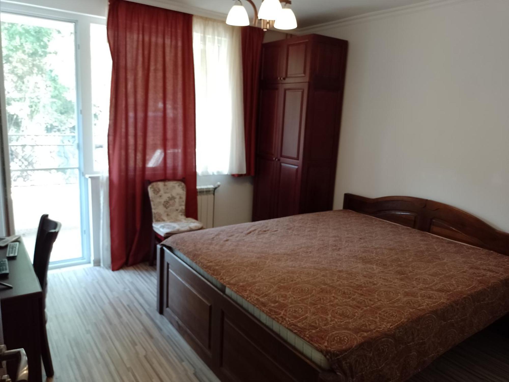 Apartment цвят бяло